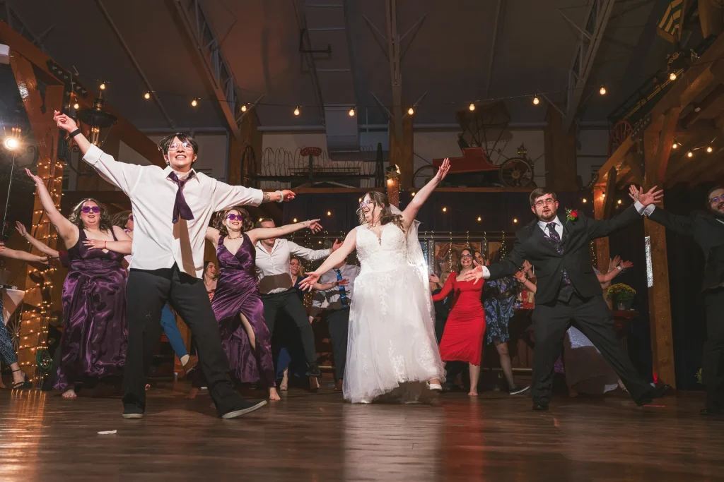 wedding guests synchronized dancing