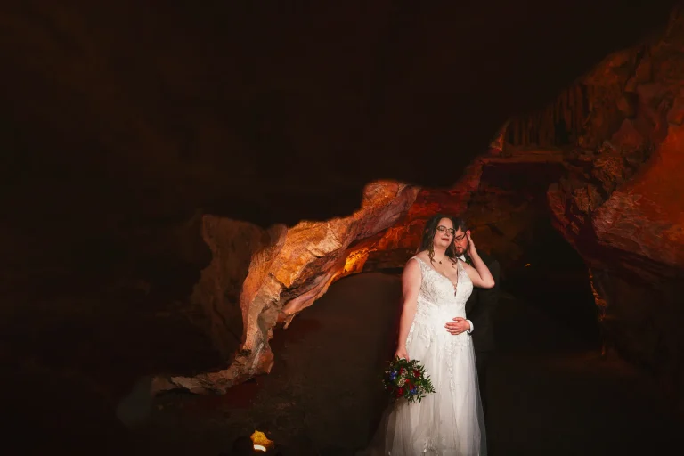 wedding couple portrait in shenandoah caverns